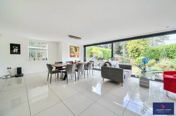 Mentone Avenue, Aspley Guise, MK17 photo 5