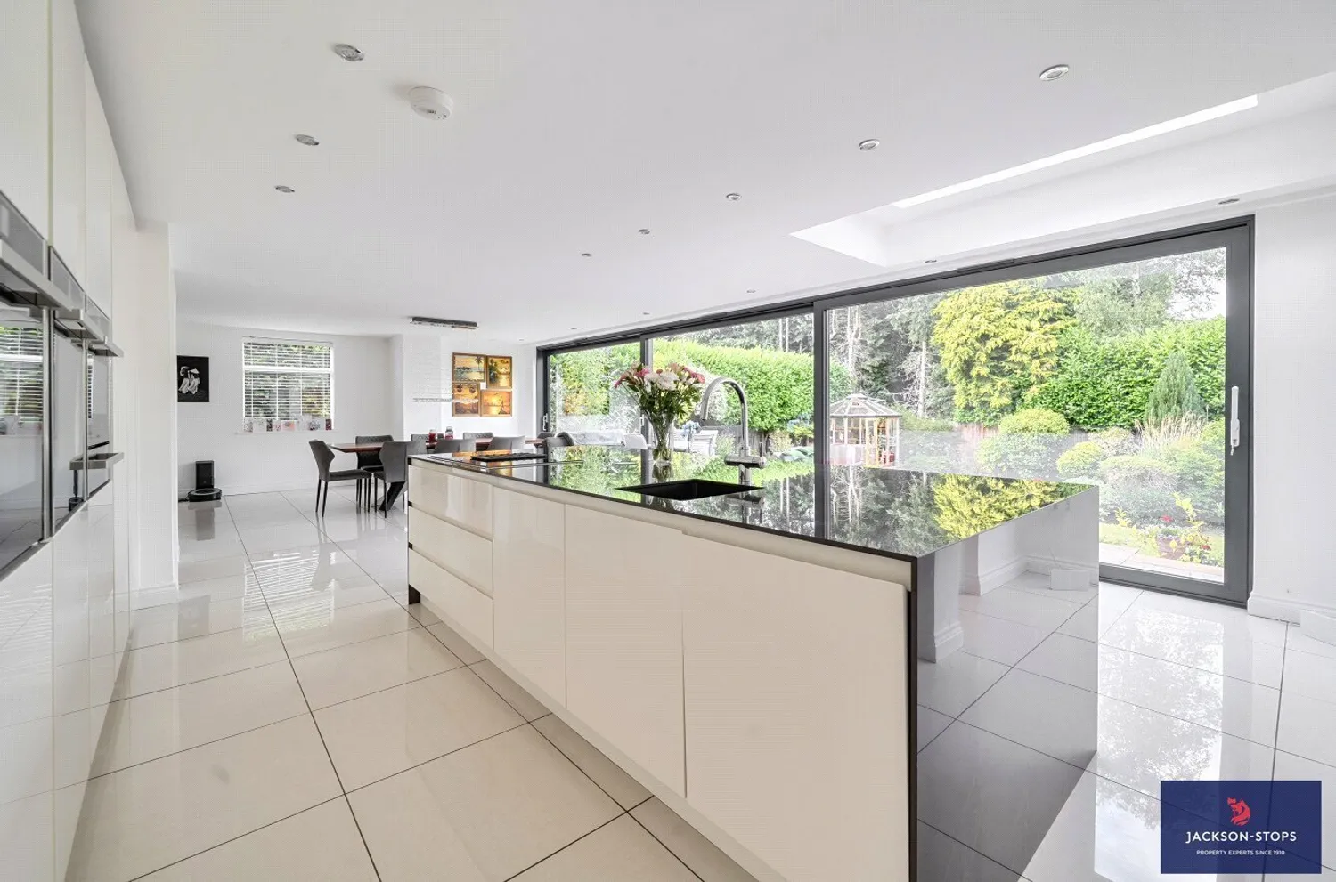 Mentone Avenue, Aspley Guise, MK17 photo 6