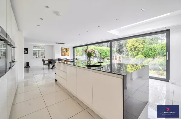 Mentone Avenue, Aspley Guise, MK17 photo 6