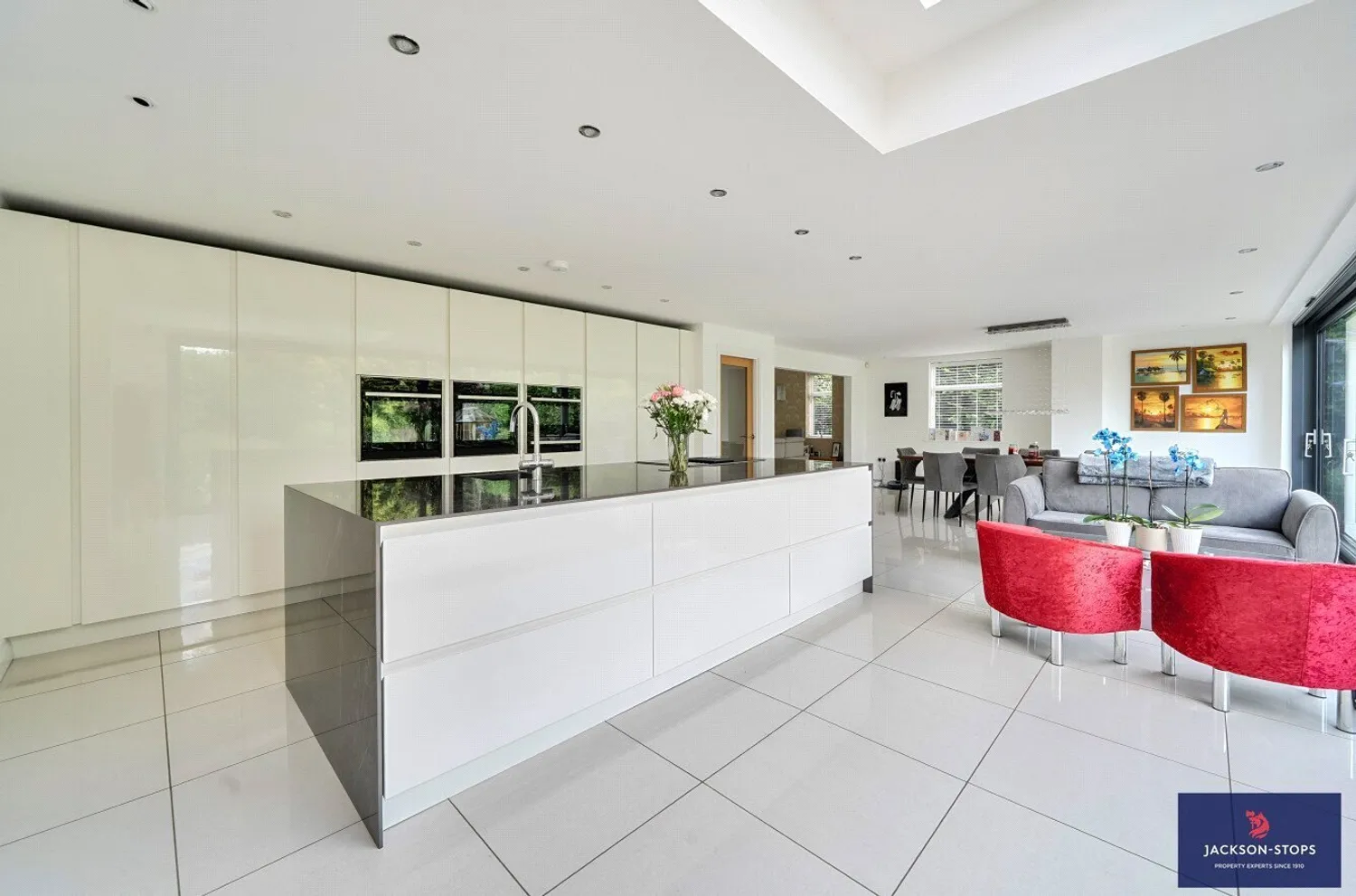 Mentone Avenue, Aspley Guise, MK17 photo 7
