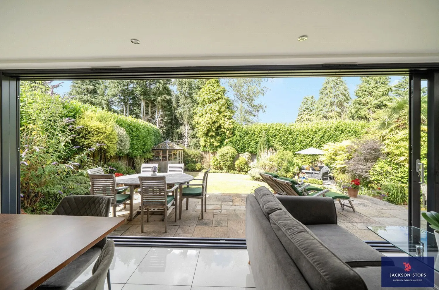 Mentone Avenue, Aspley Guise, MK17 photo 8