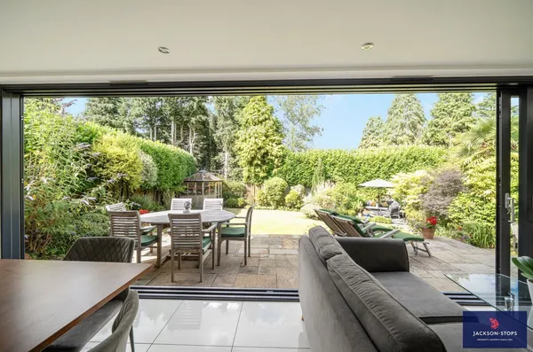 Mentone Avenue, Aspley Guise, MK17 photo 8