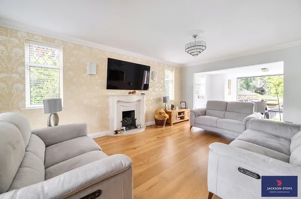 Mentone Avenue, Aspley Guise, MK17 photo 9