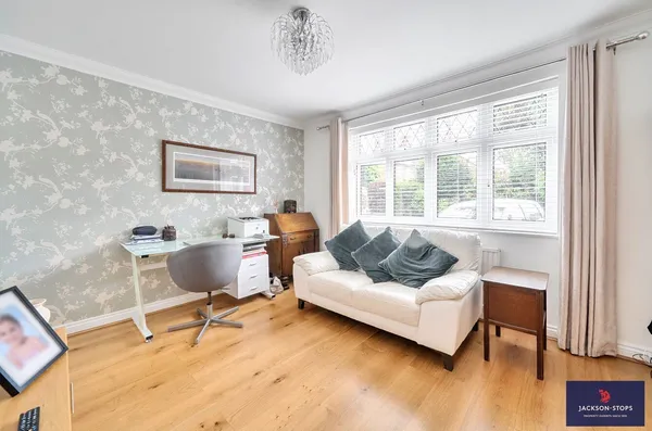 Mentone Avenue, Aspley Guise, MK17 photo 11