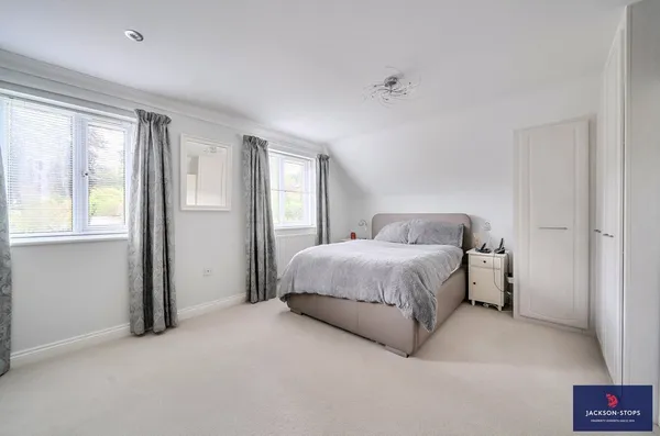 Mentone Avenue, Aspley Guise, MK17 photo 18