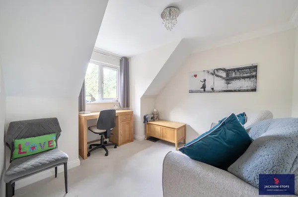 Mentone Avenue, Aspley Guise, MK17 photo 19