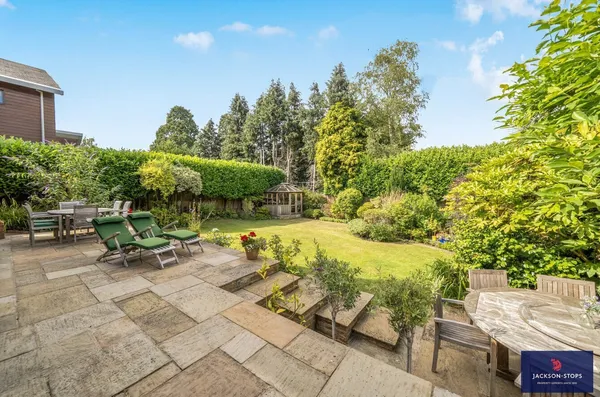 Mentone Avenue, Aspley Guise, MK17 photo 24