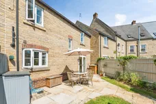 Willowbank, Witney