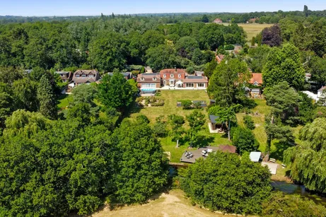 Reading Road, Eversley, RG27