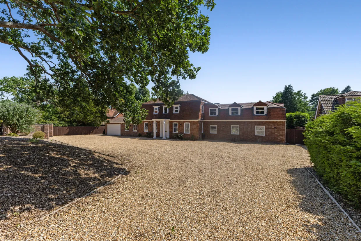 Reading Road, Eversley, RG27 photo 5