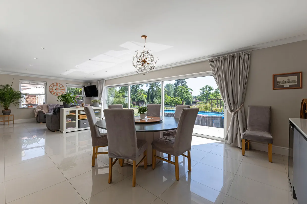 Reading Road, Eversley, RG27 photo 8