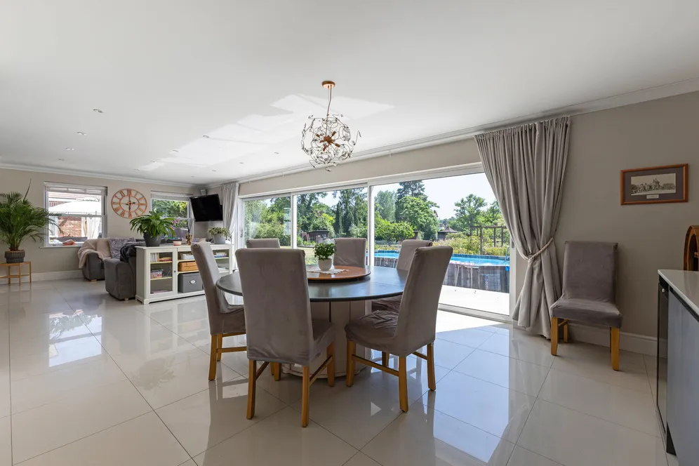 Reading Road, Eversley, RG27 photo 8