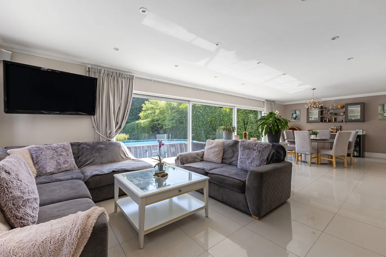 Reading Road, Eversley, RG27 photo 9