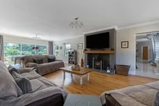 Reading Road, Eversley, RG27 photo 12