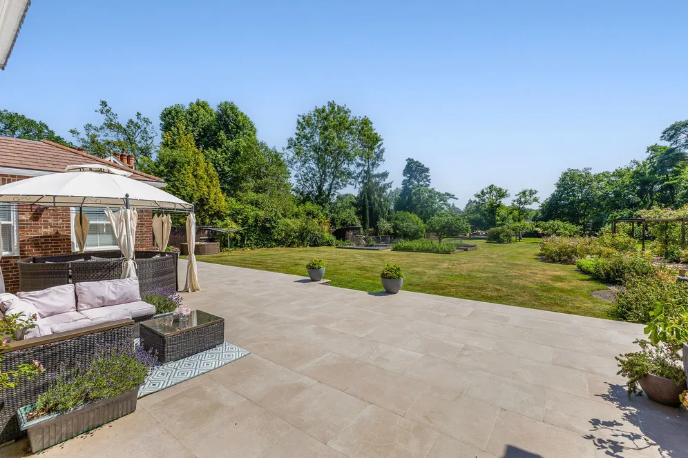Reading Road, Eversley, RG27 photo 16