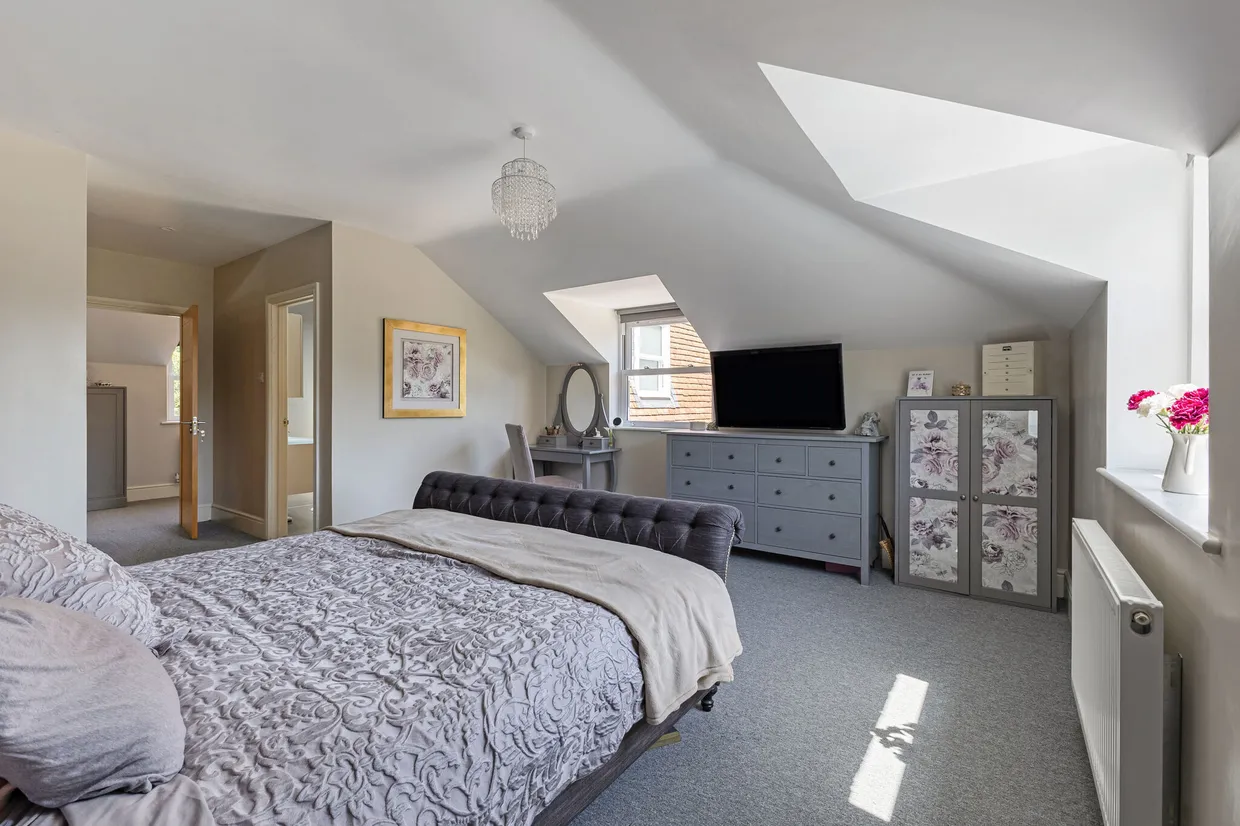 Reading Road, Eversley, RG27 photo 17