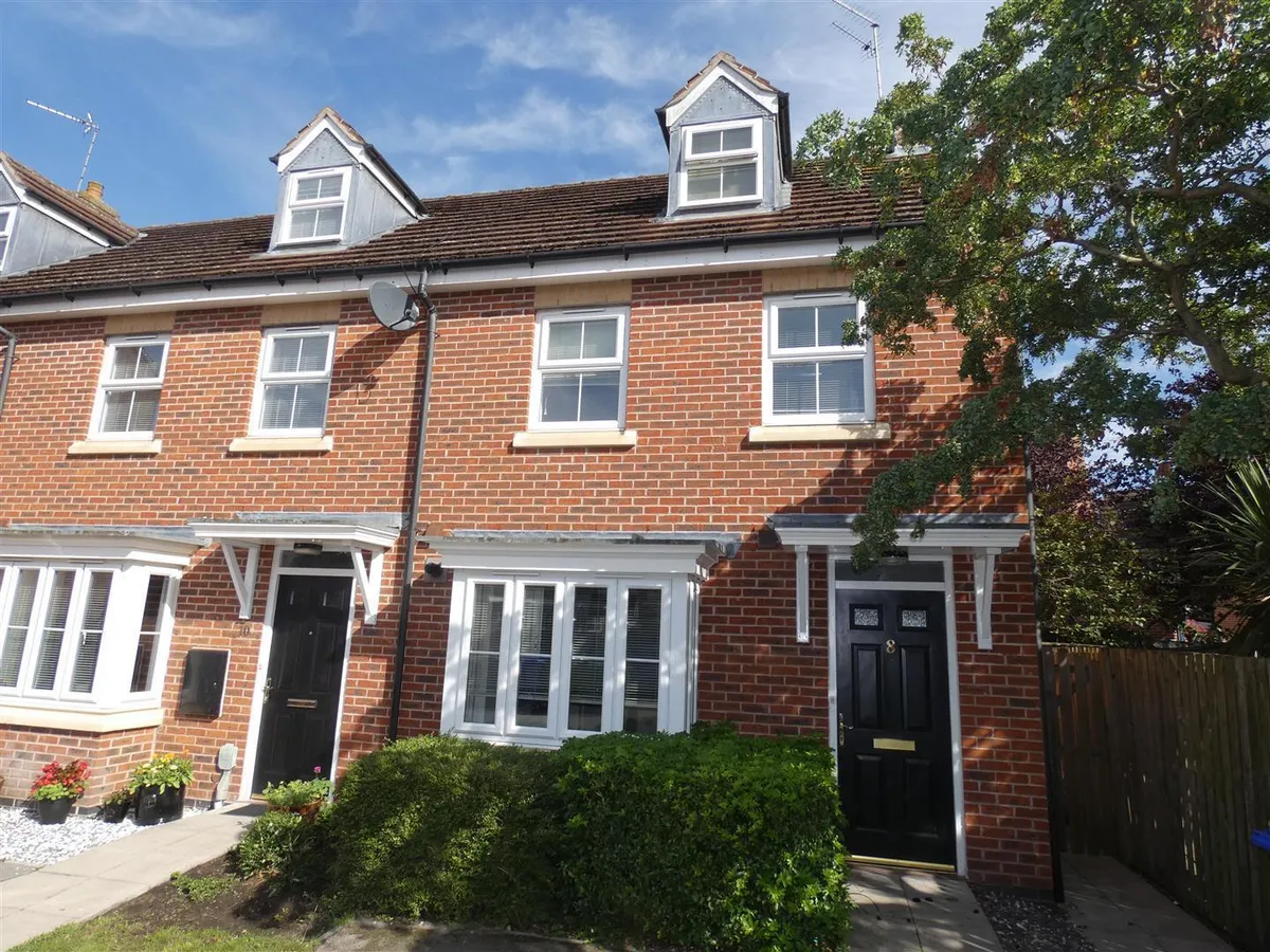 8 Harewood Crest, Brough