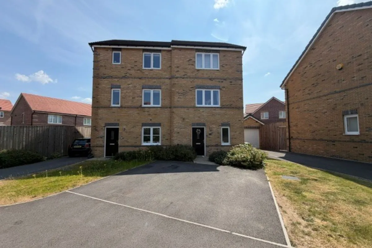 Lotus Crescent, Castleford
