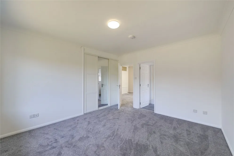 Property carousel item 4