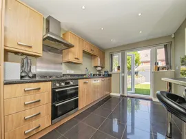 Lungley Rise, Colchester thumb 3