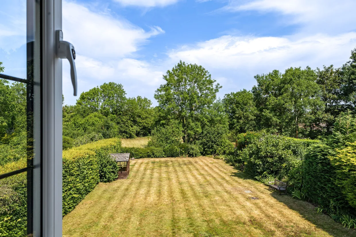 Jefferies Road, Leatherhead, KT24 photo 2