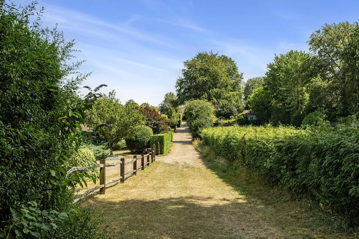 Jefferies Road, Leatherhead, KT24 photo 17