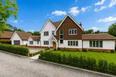 Arkell Lane, Frensham, Farnham, GU10 photo 1