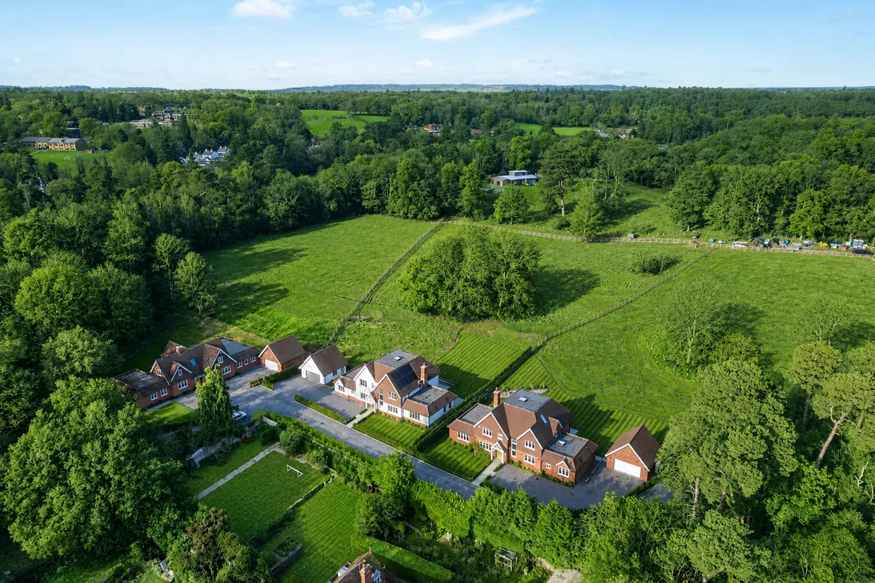 Arkell Lane, Frensham, Farnham, GU10 photo 14
