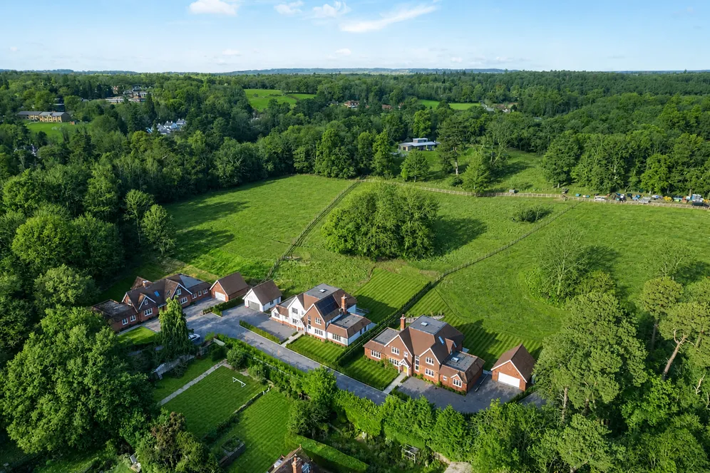 Arkell Lane, Frensham, Farnham, GU10 photo 14