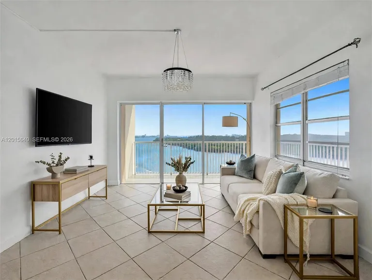 300 Bayview Dr, Sunny Isles Beach, FL 33160