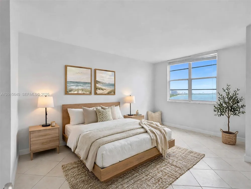 300 Bayview Dr, Sunny Isles Beach, FL 33160