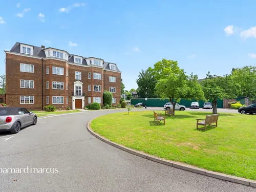 Orchard Court, Worcester Parkphoto