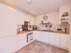 Cartwright Close, Waterlooville thumb 3