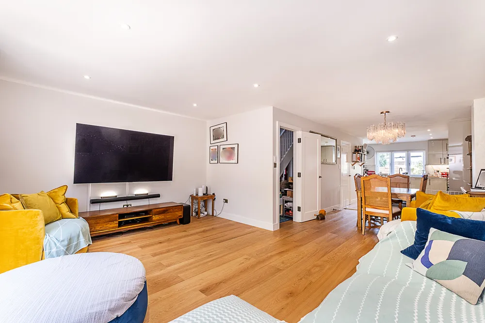 Albany Passage, Richmond, TW10