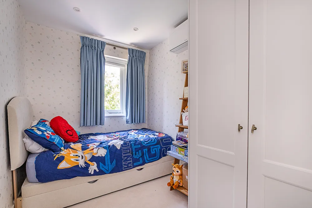Albany Passage, Richmond, TW10