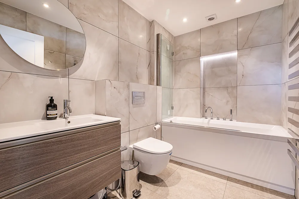 Albany Passage, Richmond, TW10
