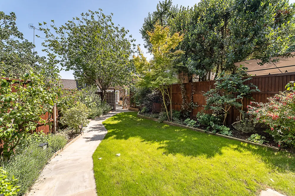 Albany Passage, Richmond, TW10