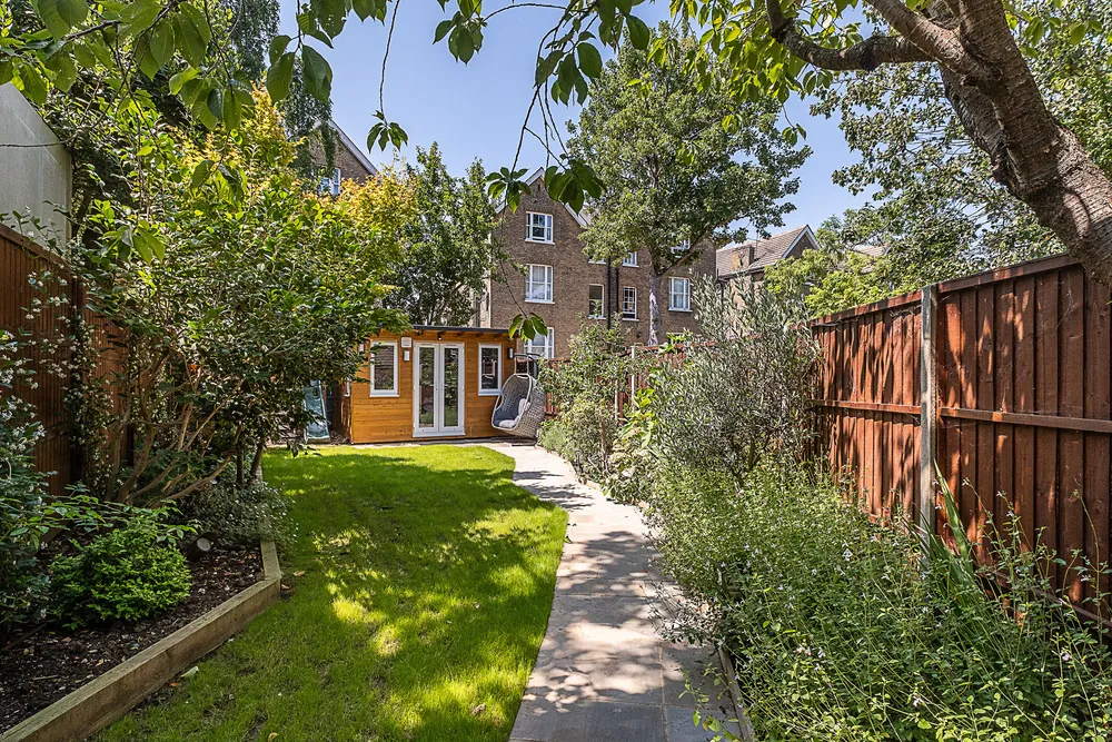 Albany Passage, Richmond, TW10