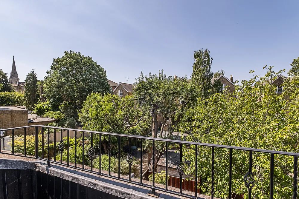 Albany Passage, Richmond, TW10