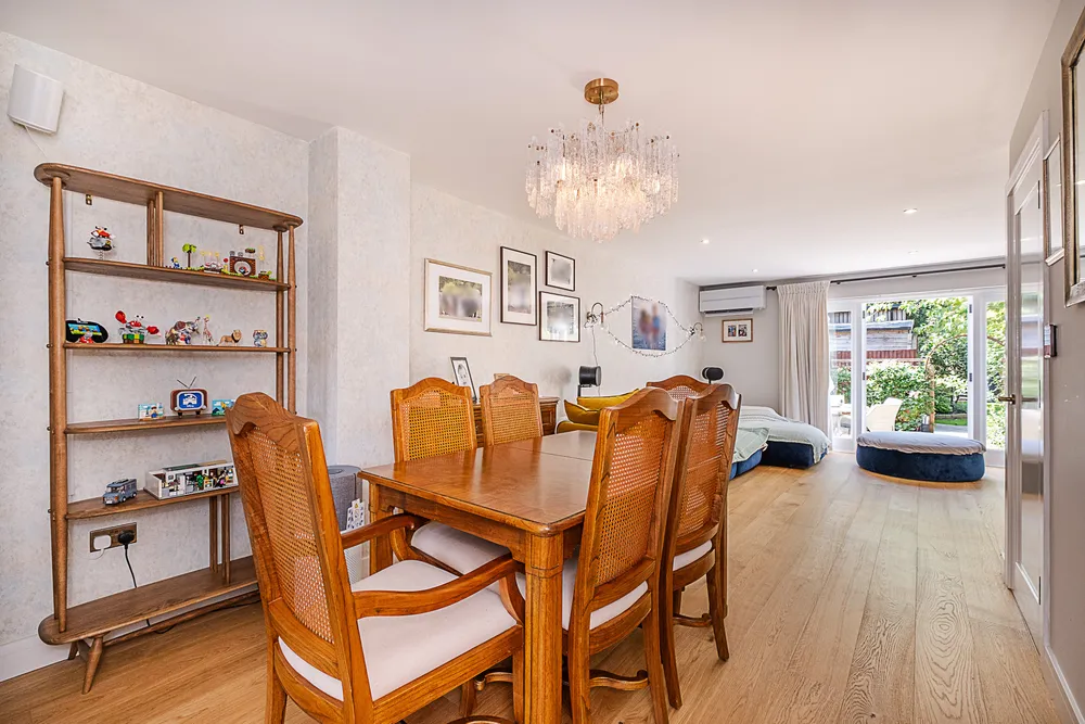 Albany Passage, Richmond, TW10
