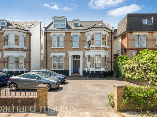 The Avenue, SURBITONphoto