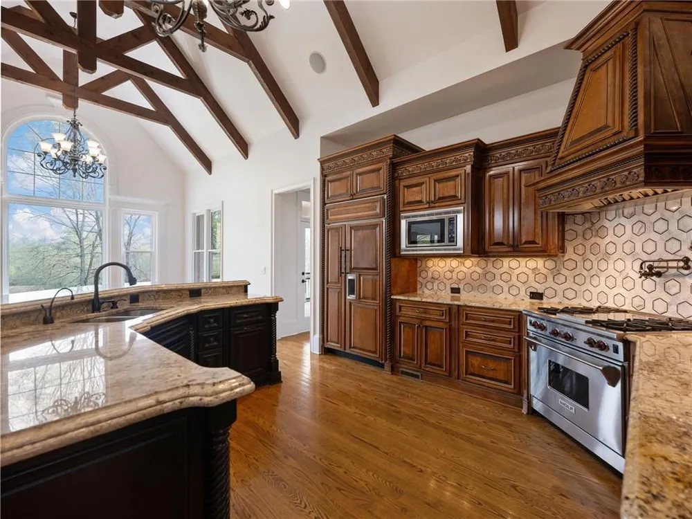 2279 Weeping Oak Dr, Braselton, GA 30517