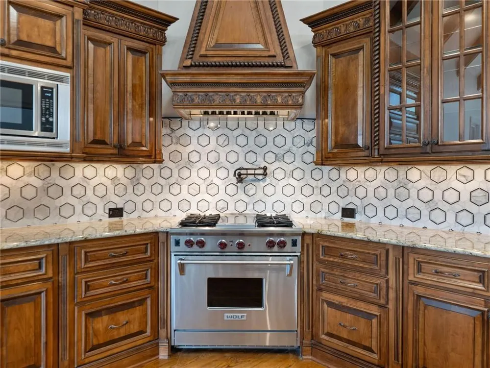 2279 Weeping Oak Dr, Braselton, GA 30517