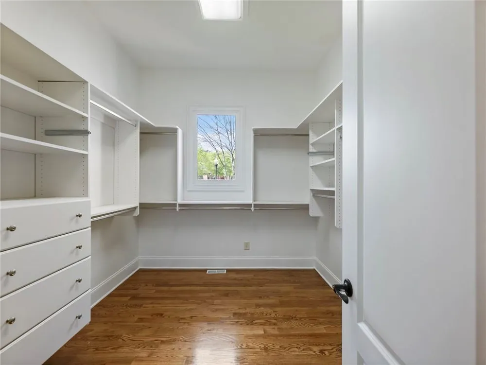 2279 Weeping Oak Dr, Braselton, GA 30517