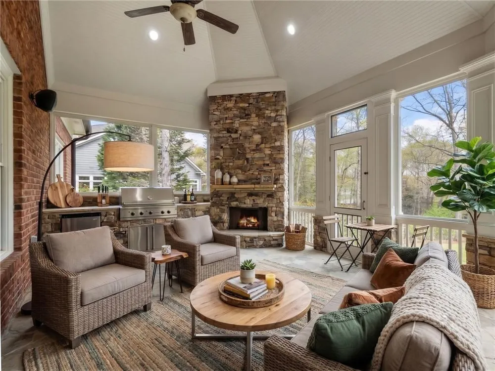 2279 Weeping Oak Dr, Braselton, GA 30517