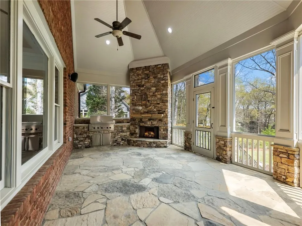 2279 Weeping Oak Dr, Braselton, GA 30517