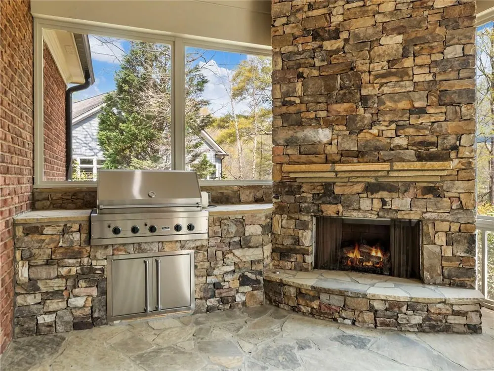 2279 Weeping Oak Dr, Braselton, GA 30517
