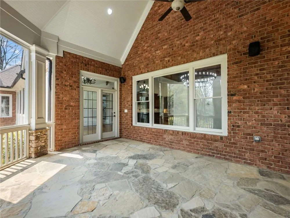 2279 Weeping Oak Dr, Braselton, GA 30517