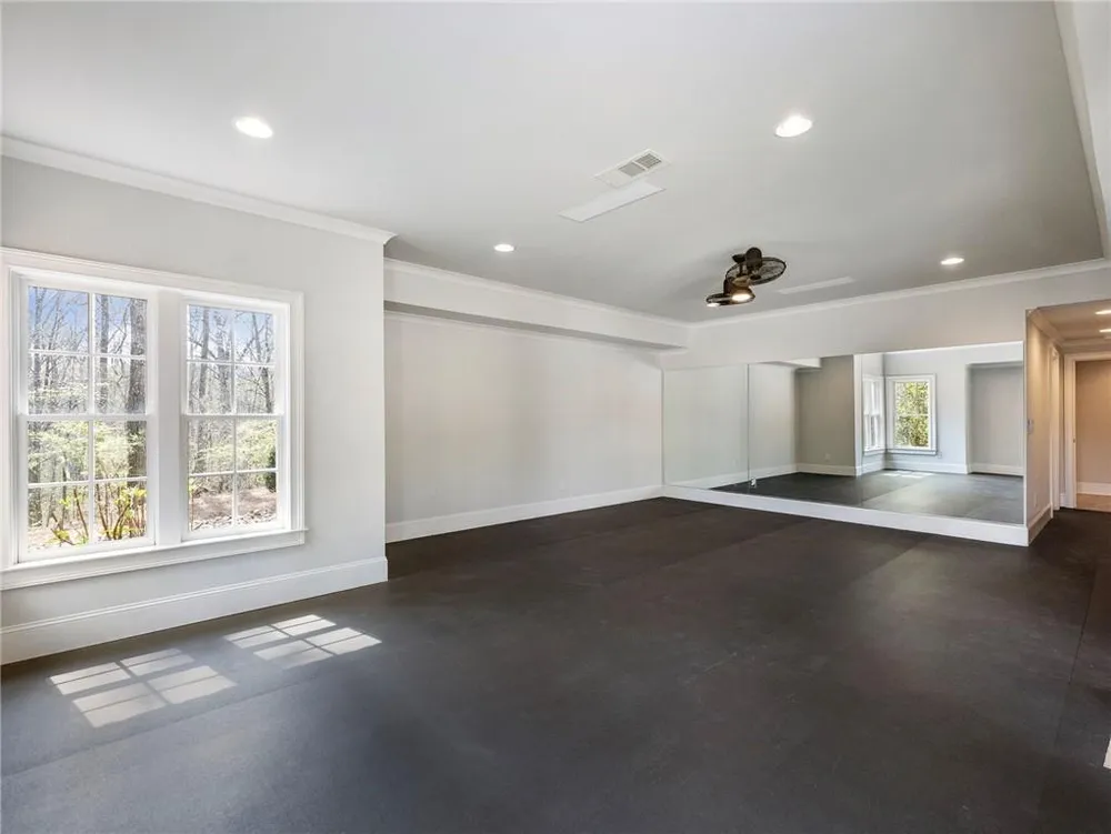 2279 Weeping Oak Dr, Braselton, GA 30517