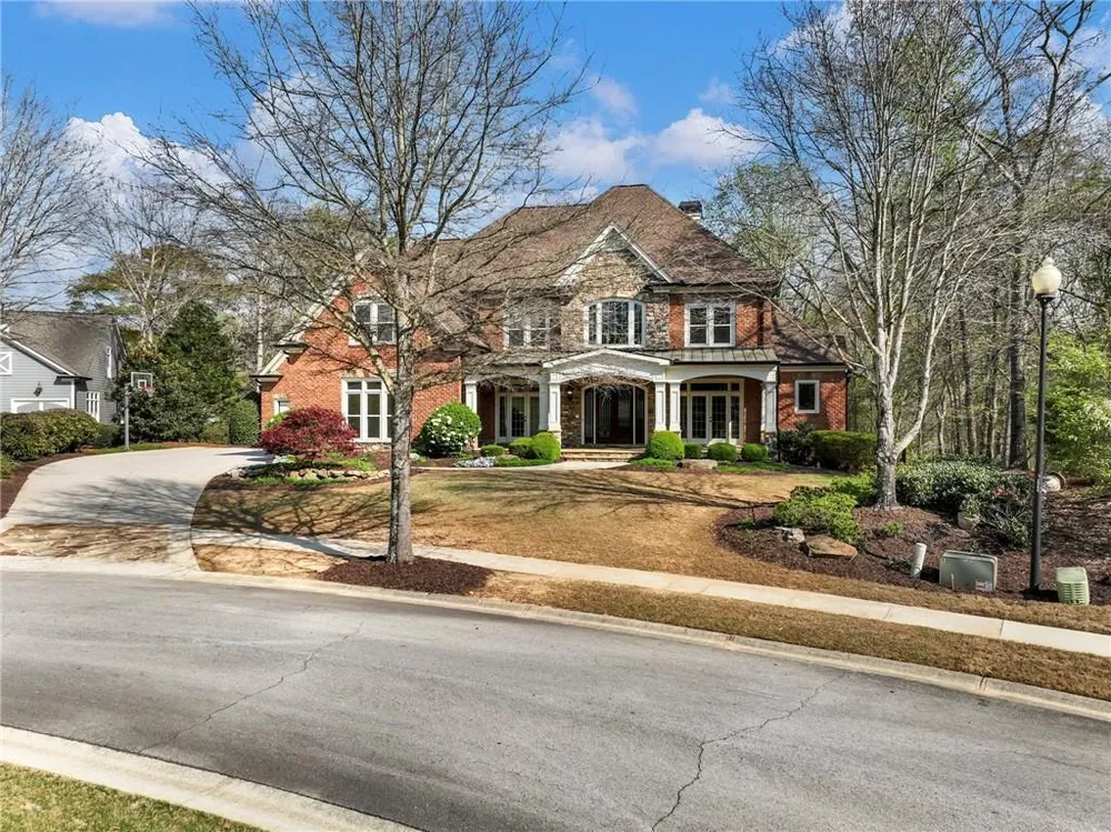 2279 Weeping Oak Dr, Braselton, GA 30517